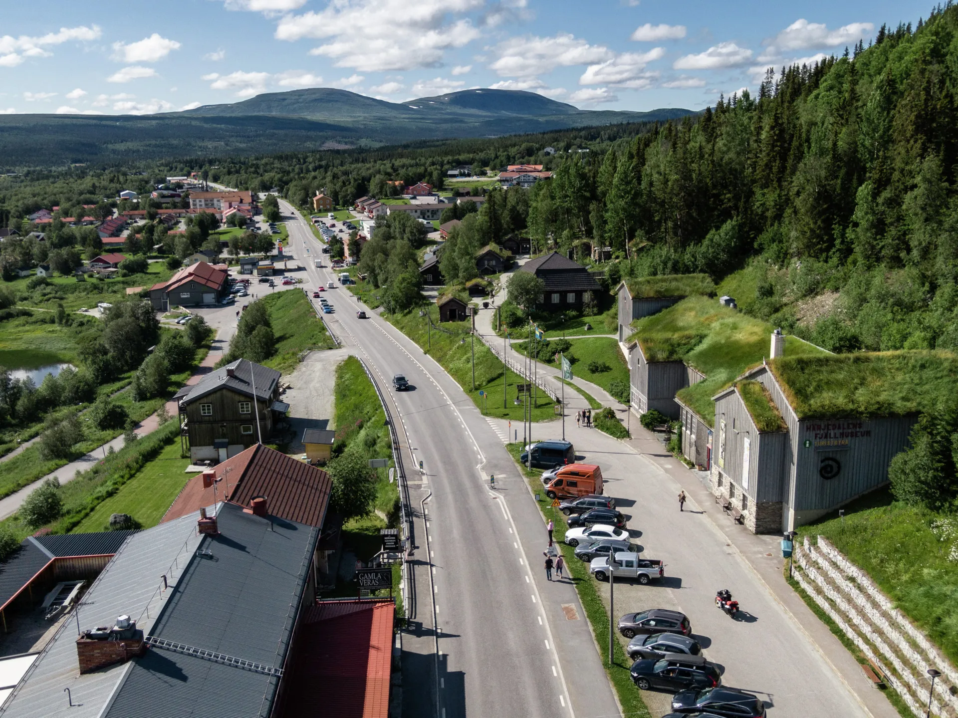 Bild på Rörosvägen. Fjällmuseet och Funäsdalen ovanifrån
