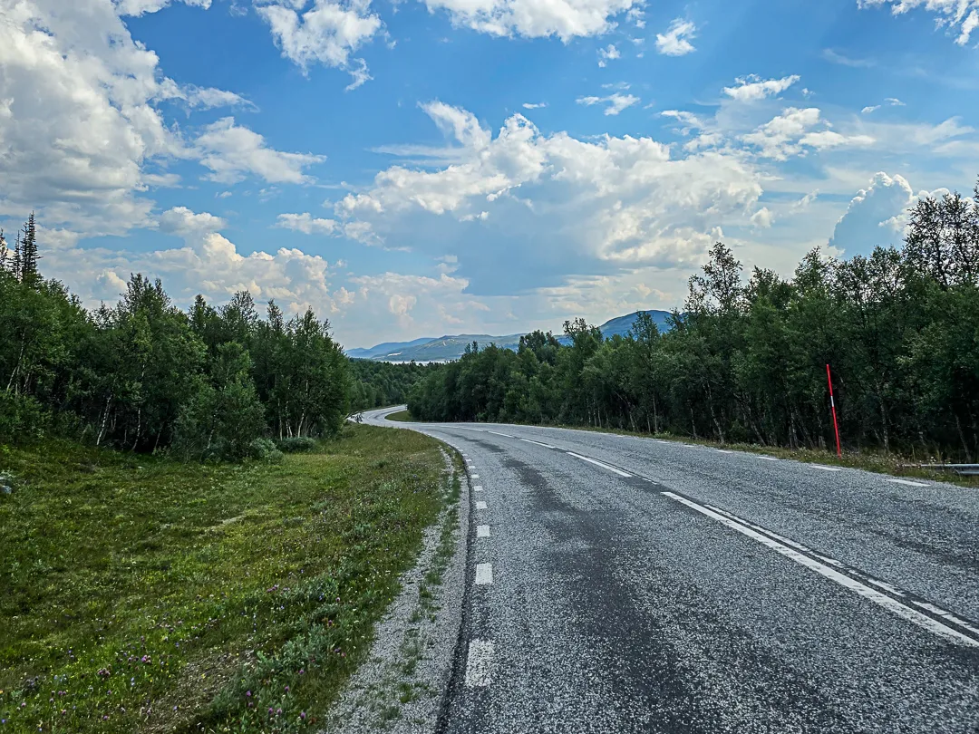 Cykla asfalt mellan Vauldalen och Fjällnäs Foto Wilda Nilsson